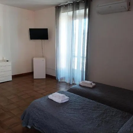 In Studio - Monolocali In Centro - 2 Πανσιόν Vibo Valentia